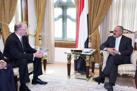 الرئيس لدى استقباله رئيس مجلس ادارة شركة (نيكسون إنك) أمس